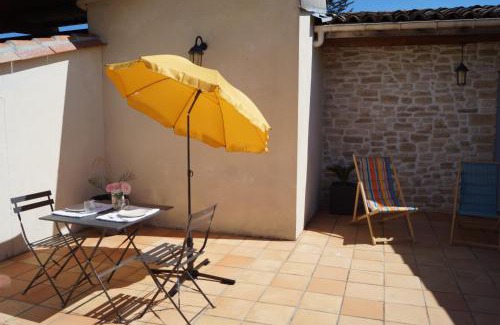 Saint-Pierre-d'Aurillac Bed & Breakfast | Chateau Le Livey