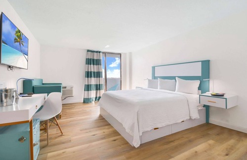 Inverrary Hotel | Chateau Mar Golf Resort, Trademark Collection by Wyndham