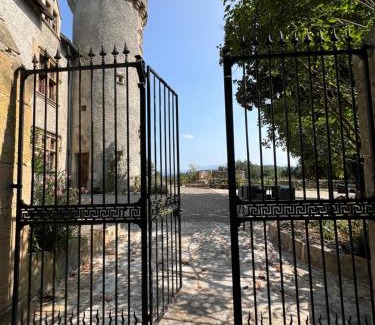 Estancarbon Bed & Breakfast | Chateau Mariande