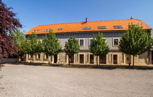 Hostoun Hotel | Chateau Nightingales