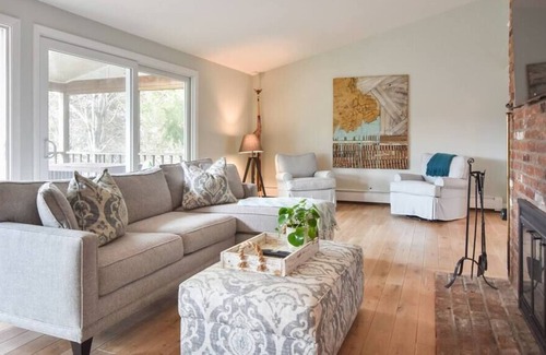 Chatham House | Chatham Getaway w/ Screened Porch!