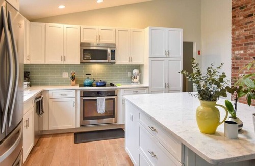 Chatham House | Chatham Getaway w/ Screened Porch!
