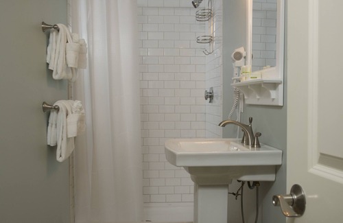West Chatham Hotel | Chatham Seafarer Inn