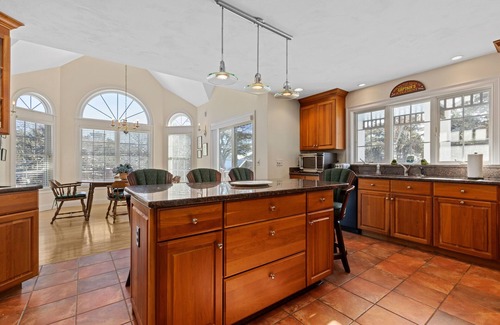 Chatham House | Chatham-Walk to Town/Beach-Multi Family Friendly