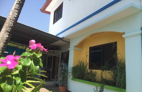 Pa Daet Bed & Breakfast | Chatters area Room, 1 stop travel service