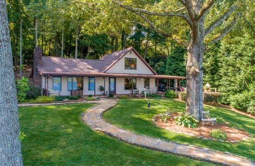 Hiawassee House | Chatuge Lakefront Home, Premium Lot with Amazing Lake & Mtn Views 5 min to Town