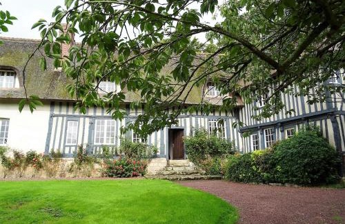 Saint-Pierre-le-Vieux House | Chaumiere Bleue