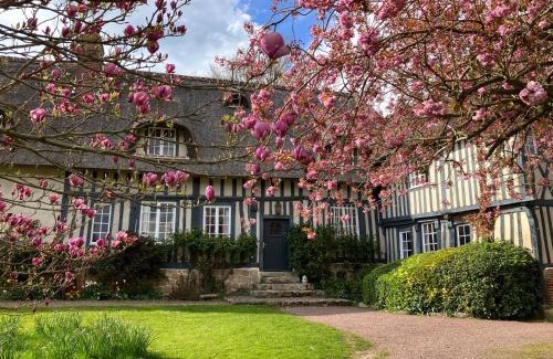 Saint-Pierre-le-Vieux House | Chaumiere Bleue
