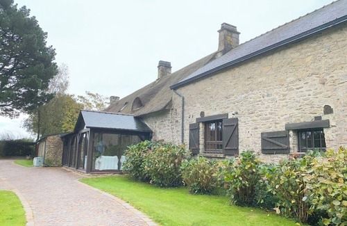 Grand-Champ Cottage | CHAUMIERE LONGERE EN PIERRES 8 PERS - 10 MN VANNES, 20 MN GOLFE DU MORBIHAN