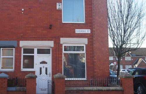 Openshaw House | CHEADLE HOUSE HOLIDAYS