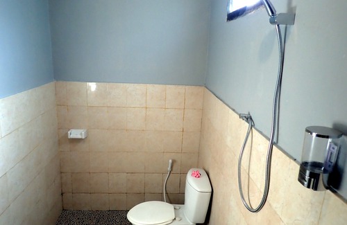 Gili Trawangan House | Cheap and Cheerful Queen room for budget travelers