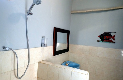 Gili Trawangan House | Cheap and Cheerful Queen room for budget travelers