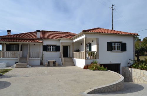 Paredes de Coura House | Cheap holidays: 3 to 6 bedroom villa with pool - ideal for groups.