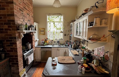 Williamstown House | Cheap house for Christmas in Williamstown (need to feed 3 cats & water garden)