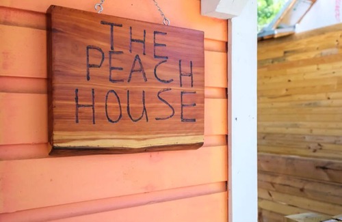 Pleasant Street House | Cheerful 2-BDRM/2.5 Bathroom Home Near DWTN & UF