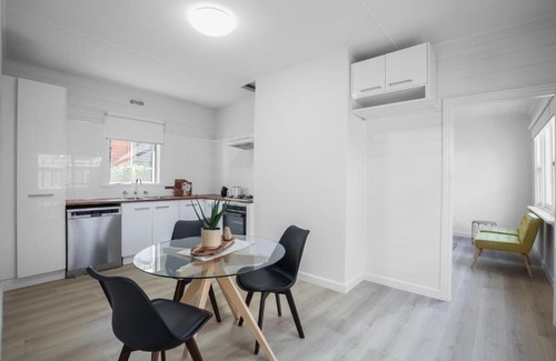 Moonee Ponds Apartment | Cheerful 2-Bedroom Home in Moonee Ponds