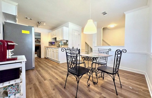 Smyrna House | Cheerful 2-bedroom Townhouse in Smyrna