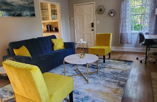Montgomery House | Cheerful 2 BR Near Colleges, Downtown, Attractions