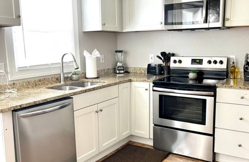 Villa Heights Apartment | Cheerful 2-story apt w/high speed Wi-Fi & Patio!