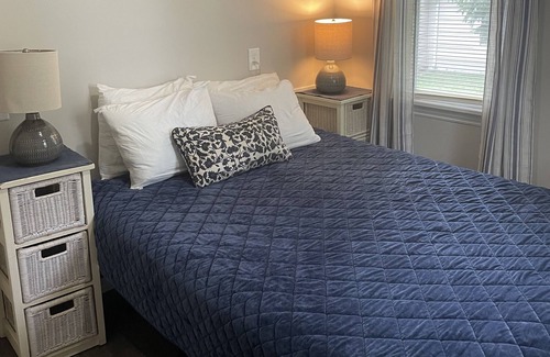 Merrillville House | Cheerful 3 bed home/Merrillville close to hospital