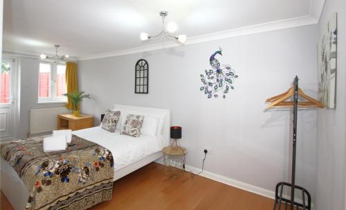 Earley House | Cheerful 3 Bedroom 2 Bathroom Bungalow by CozyNest