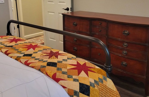 Baxter Cottage | Cheerful 3 Bedroom, 3 Bathroom Mountain Cottage with Game Room