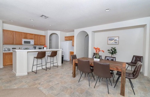 North Natomas House | Cheerful 3-Bedroom Home close to Airport/downtown
