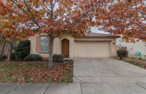 North Natomas House | Cheerful 3-Bedroom Home close to Airport/downtown
