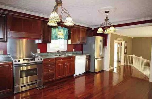 East Point House | Cheerful 3 Bedroom Residential Home