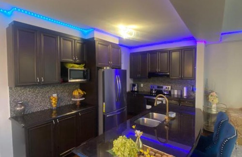 Ottawa Division House | Cheerful 3-bedroom vacation home luxury