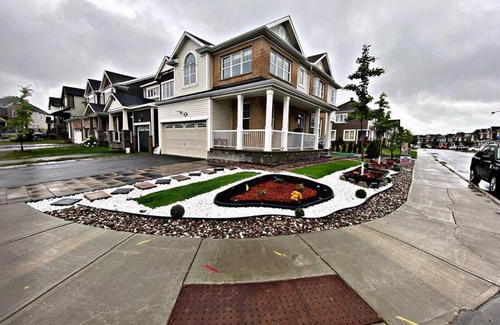 Ottawa Division House | Cheerful 3-bedroom vacation home luxury