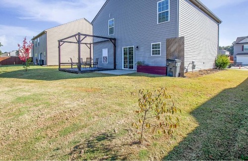Duncan House | Cheerful 3 BR, 2.5 BR (sleeps 6-7) patio/pool