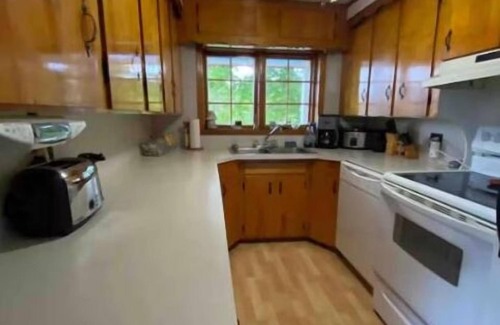 North River Bridge House | Cheerful 3 bedroom home with mountain view