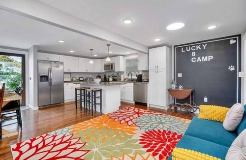 Waterford House | Cheerful 3bd Cape yards from beach/river access