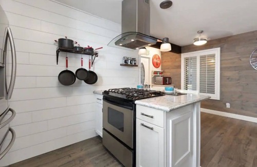 National City House | Cheerful 4-bedroom house with free parkings.