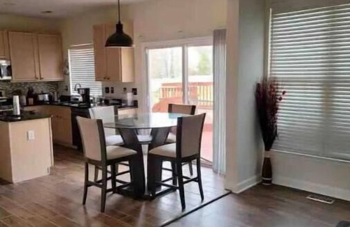 Waldorf House | Cheerful 4 bedroom home with fireplace.nn