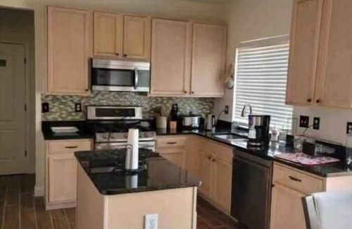 Waldorf House | Cheerful 4 bedroom home with fireplace.nn