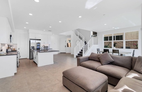 Indio House | Cheerful 4-bedroom vacation home with POOL