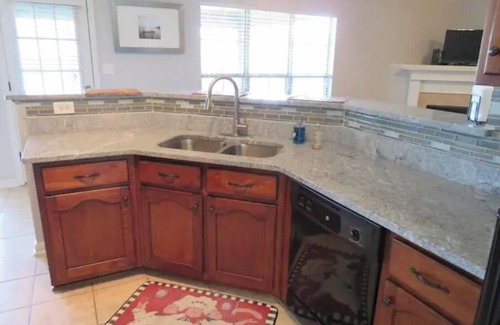Southaven House | Cheerful 4 Bedroom with indoor fireplce, Fence in yard, Screen in back deck,