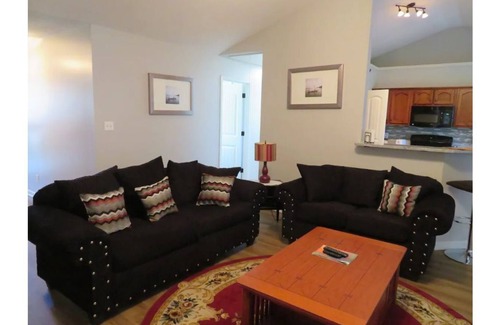 Southaven House | Cheerful 4 Bedroom with indoor fireplce, Fence in yard, Screen in back deck,