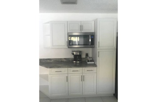 Sunrise House | Cheerful 4bd with pool near Beach Stadium Casino +