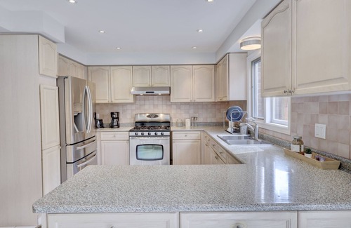 Sheridan Villa | Cheerful 7 bedrooms Villa with Hot tub & Pool.