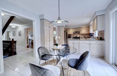 Sheridan Villa | Cheerful 7 bedrooms Villa with Hot tub & Pool.