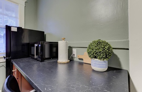 Midtown Apartment | Cheerful and Chic Upper Unit Close to Everything!