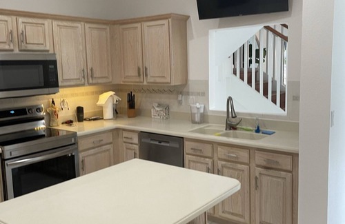 Colee Hammock House | Cheerful Comfy 3 Bedroom Town House at Las-Olas