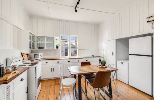 Wilsonton House | Cheerful, Cosy Cottage - Near Rose Garden!