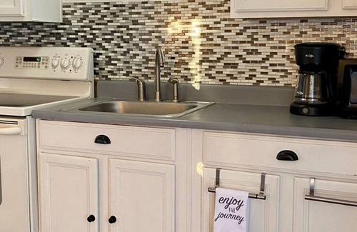 Mesa House | Cheerful cottage in charming Temple neighborhood.