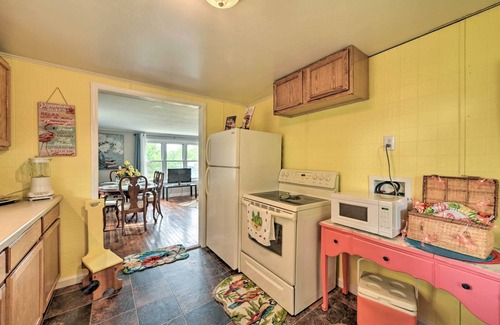 Grand Rivers Cottage | Cheerful Grand Rivers Cottage, 1/2 Mi to Lake
