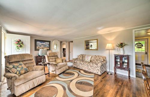 Grand Rivers House | Cheerful Grand Rivers Cottage, half Mi to Lake