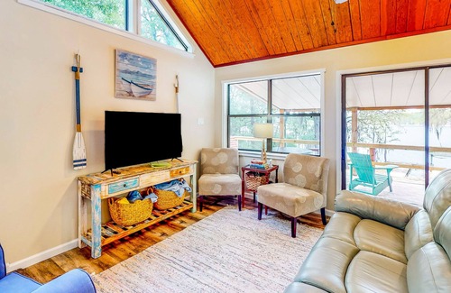 Chipley House | Cheerful lake house with a large deck, kayaks, washer/dryer, and central AC